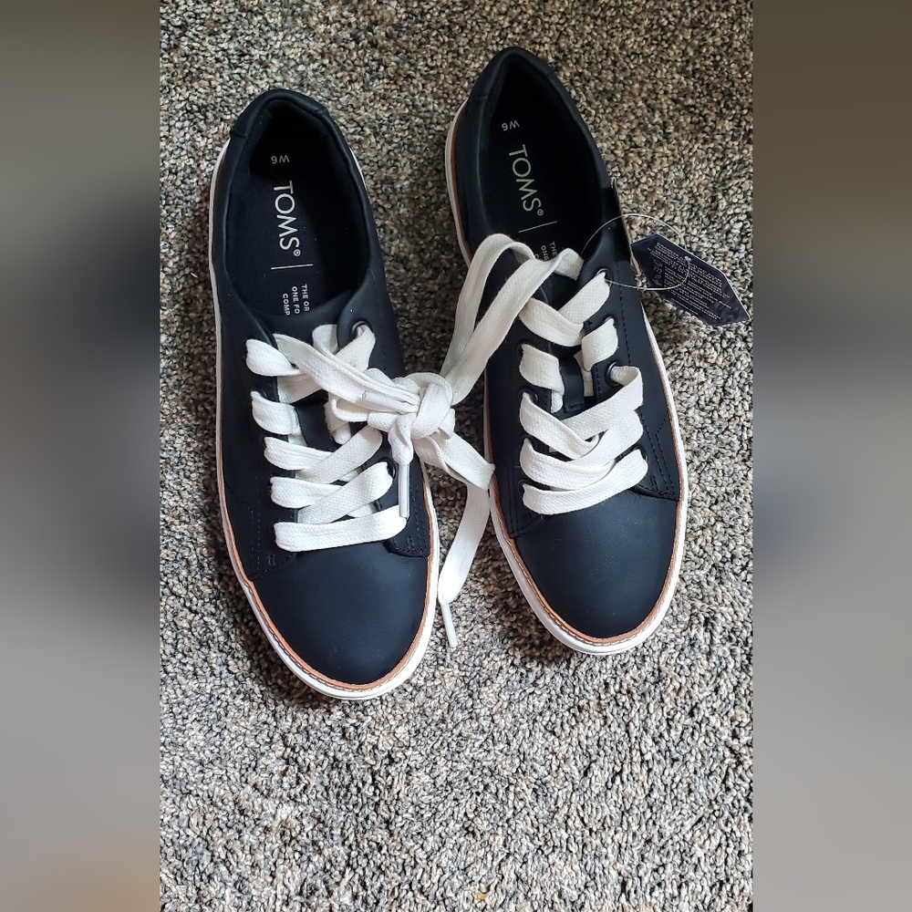 NEW!  Tom's tennies, black, size 6